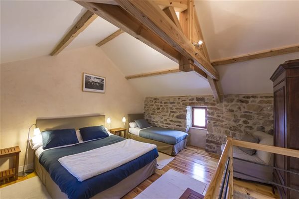 Les Caselles : accommodation, home-made guest rooms, stopover for professionals South of France