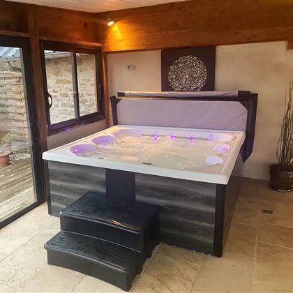Les Caselles : hébergement luxe en maison d'hôte, piscine couverte, spa, jacuzzi, sauna en Aveyron