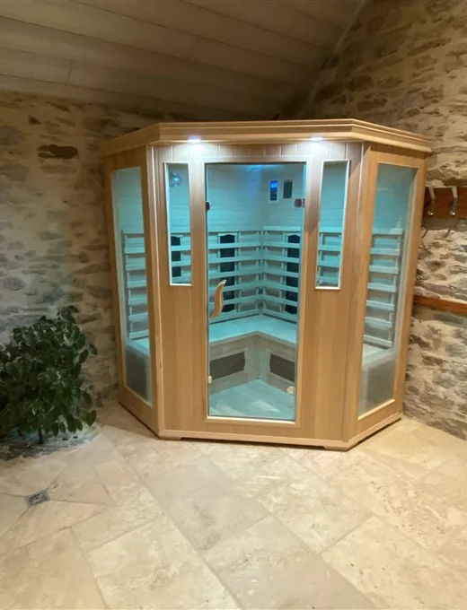 Les Caselles: luxury guest house accommodation, indoor swimming pool, spa, jacuzzi, sauna in Aveyron