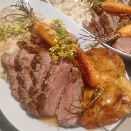 Les Caselles: Table d'hôte, evening stopover, indoor swimming pool, spa, jacuzzi, sauna in Aveyron